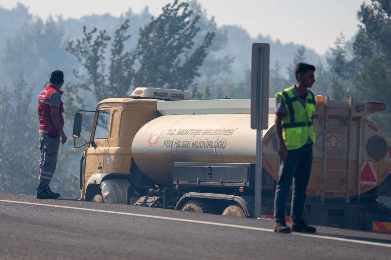 Menteşe’de Orman Yangını Büyük Ölçüde Kontrol Altına Alındı 3